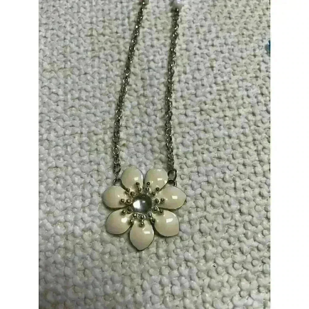 Cream floral enamel‎ necklace
